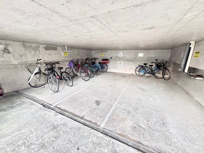 物件外観写真3　(駐輪場)