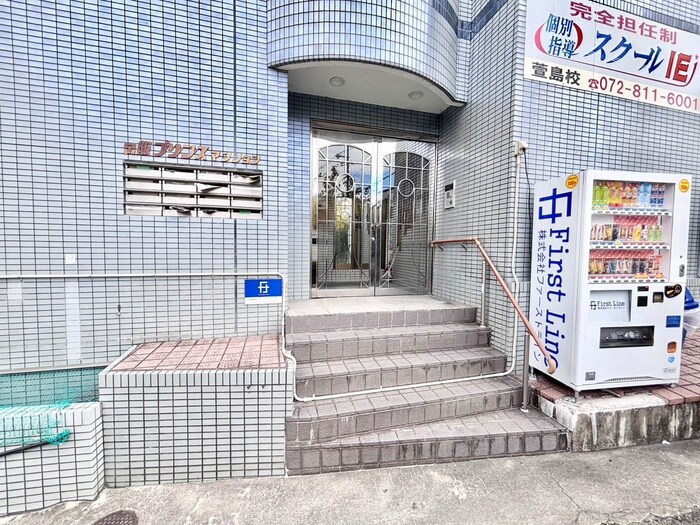 物件外観写真4　(エントランス部分)