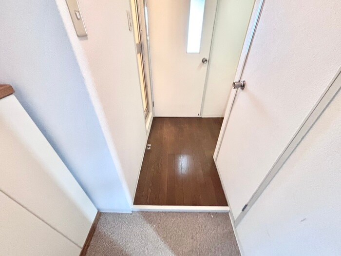 物件内観写真17　(玄関)