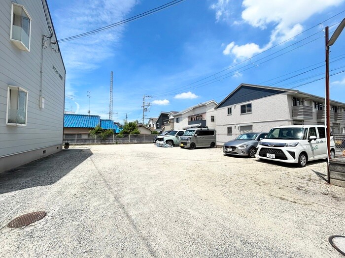 物件外観写真4　(駐車場)