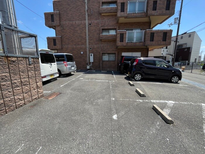物件外観写真4　(駐車場)