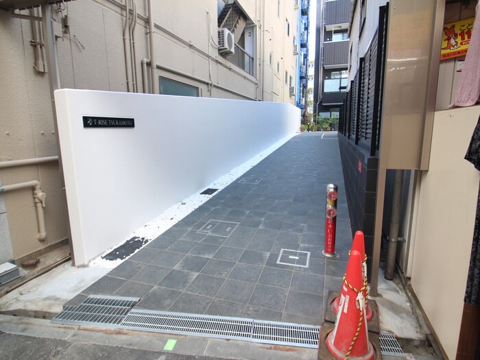 物件外観写真2　(エントランス部分)