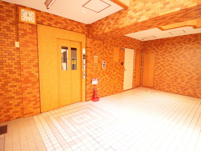 物件外観写真5　(エントランス部分)