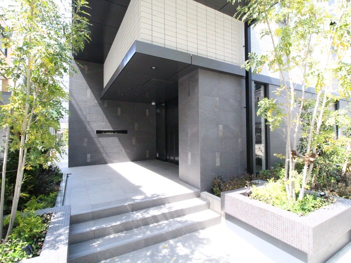 物件外観写真3　(エントランス部分)