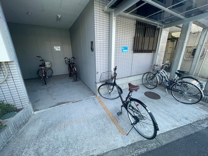 物件外観写真3　(駐輪場)