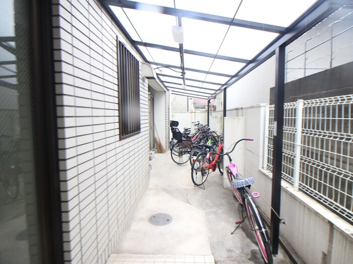 物件外観写真4　(駐輪場)