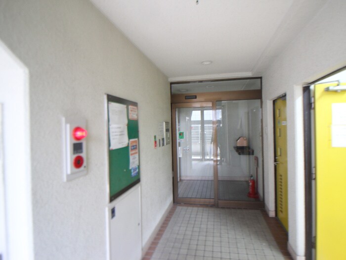 物件外観写真6　(エントランス部分)