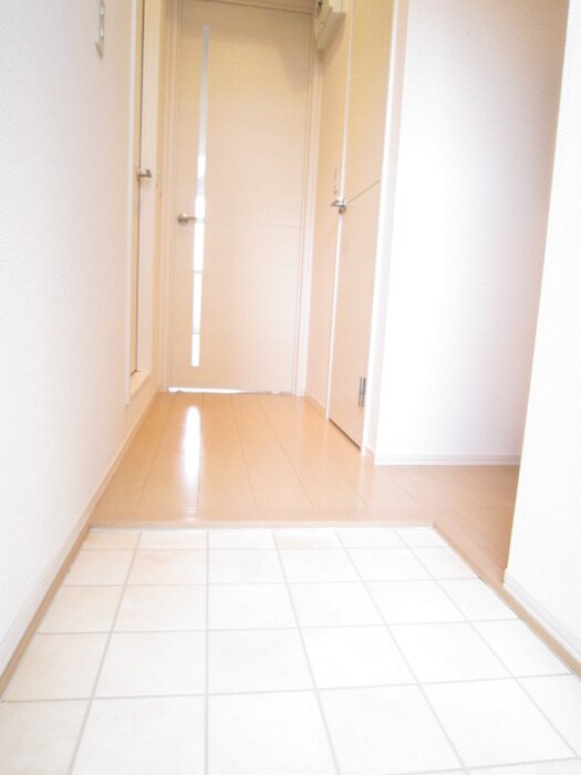 物件内観写真7　(玄関)