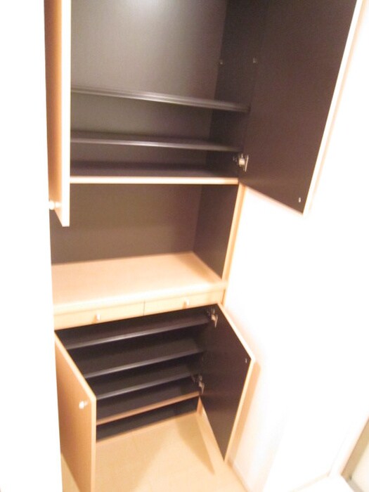 物件内観写真8　(靴箱)