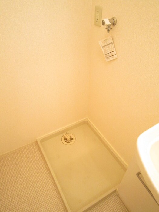 物件内観写真10　(洗濯機置場)