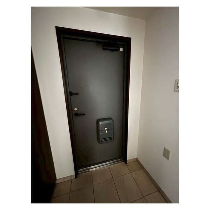 物件内観写真14　(玄関)