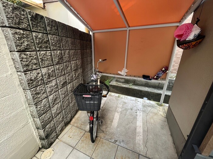 物件外観写真5　(駐輪場)