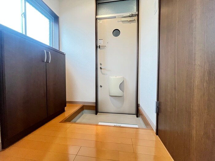 物件内観写真18　(玄関)