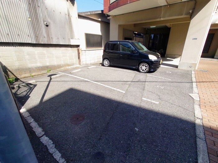 物件外観写真4　(駐車場)