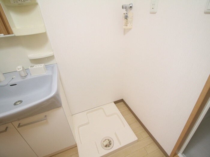 物件内観写真13　(洗濯機置場)