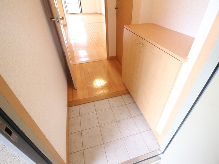 物件内観写真17　(玄関)