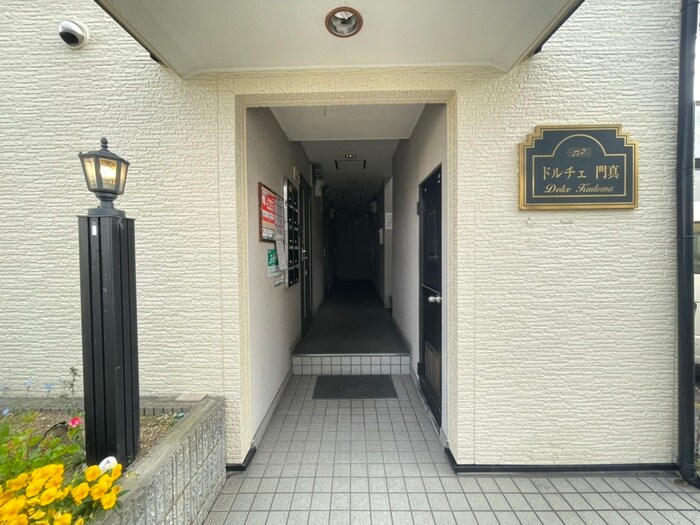物件外観写真2　(エントランス部分)