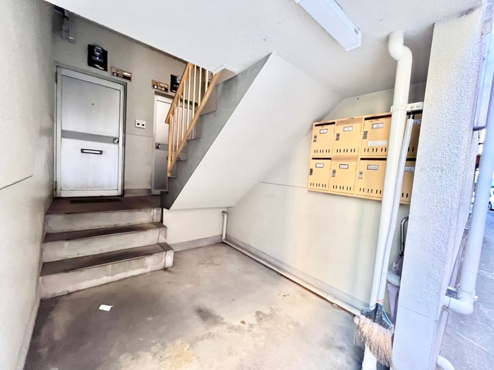 物件外観写真4　(エントランス部分)