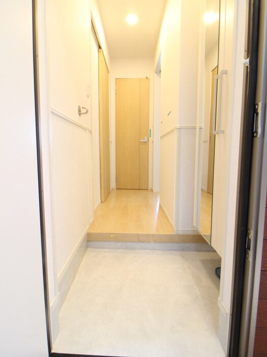 物件内観写真7　(玄関)