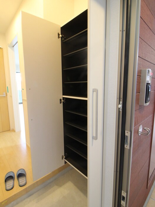 物件内観写真8　(靴箱)