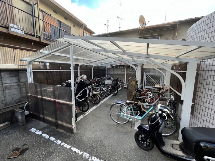 物件外観写真4　(駐輪場)