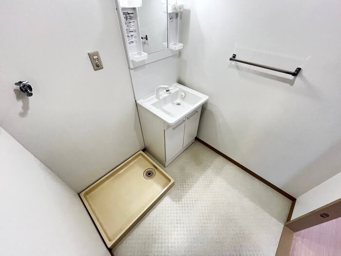 物件内観写真11　(洗濯機置場)