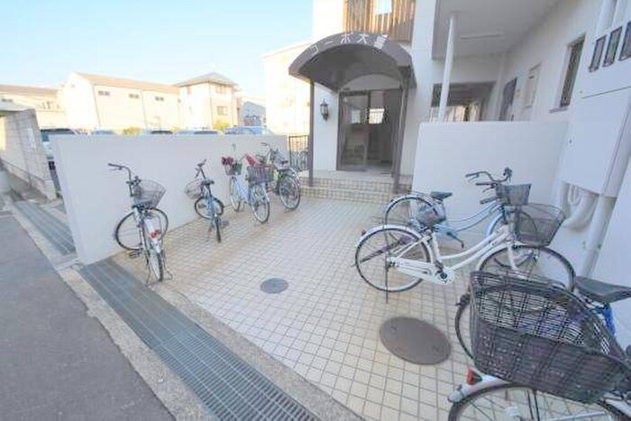 物件外観写真3　(エントランス部分)