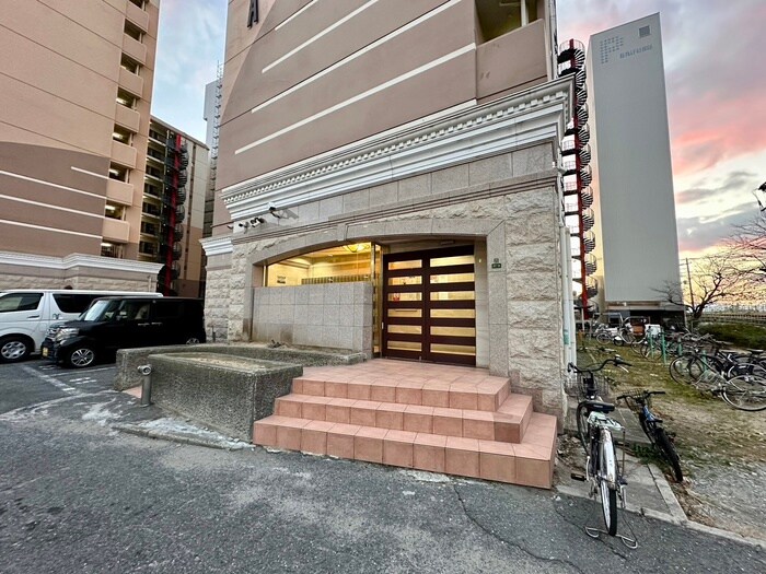 物件外観写真2　(エントランス部分)