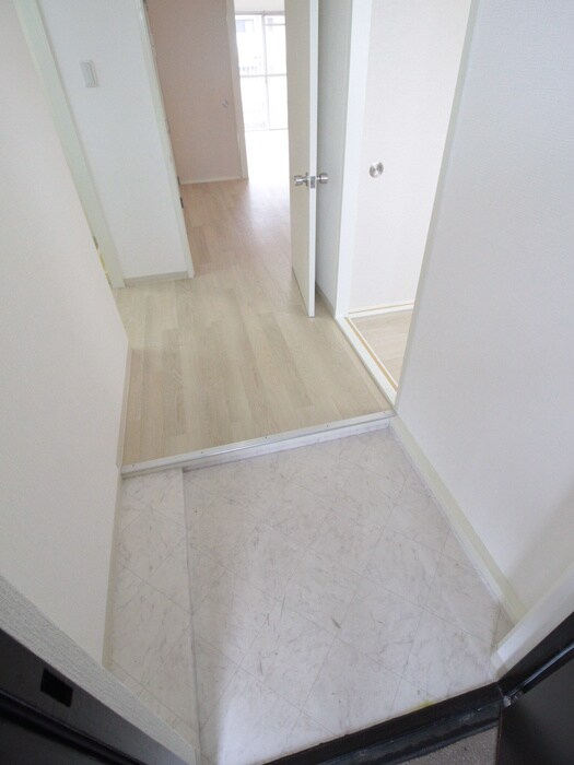 物件内観写真7　(玄関)