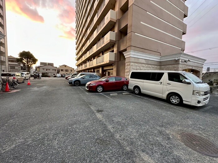 物件外観写真6　(駐車場)