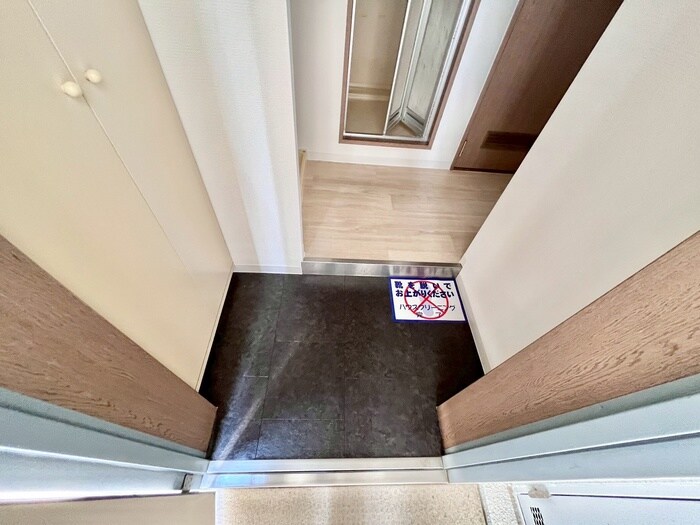 物件内観写真16　(玄関)