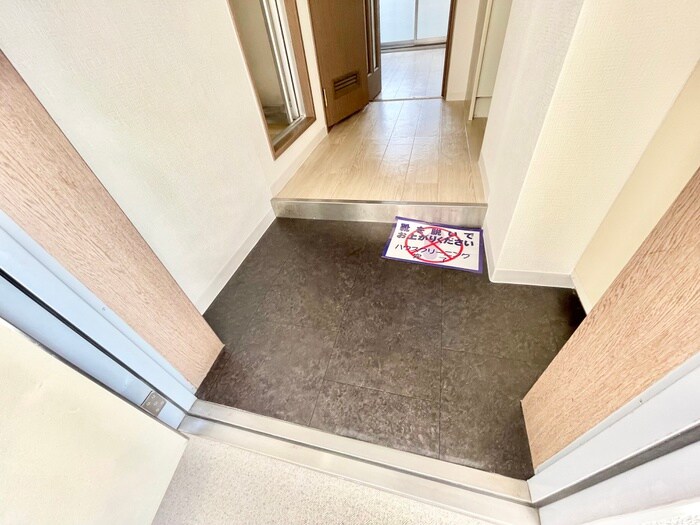 物件内観写真17　(玄関)