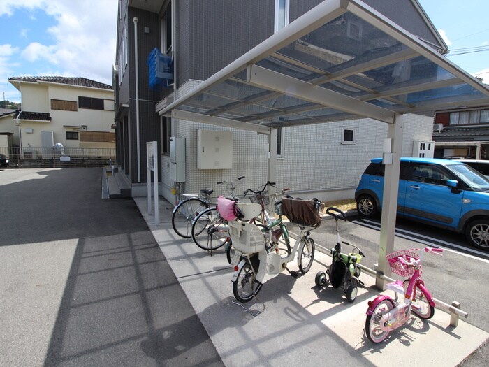 物件外観写真3　(駐輪場)