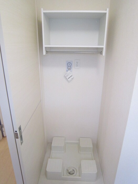 物件内観写真15　(洗濯機置場)