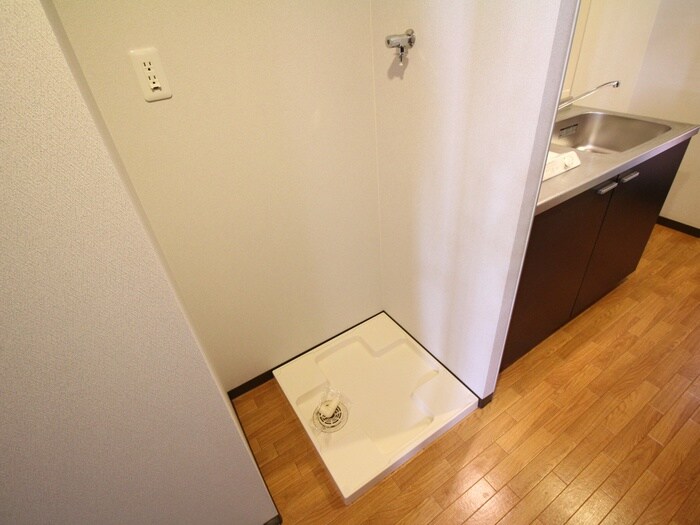 物件内観写真12　(洗濯機置場)