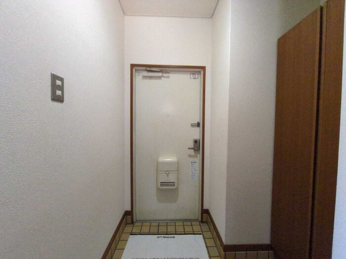 物件内観写真17　(玄関)