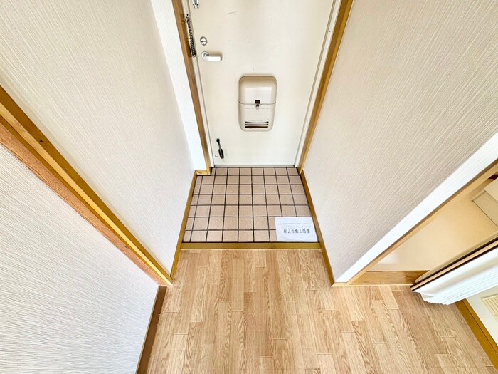 物件内観写真17　(玄関)