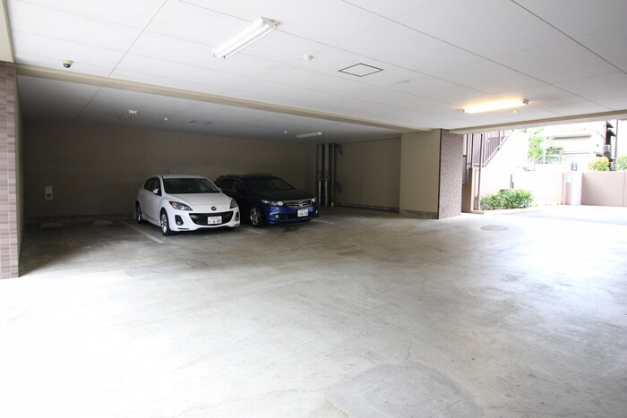 物件外観写真4　(駐車場)