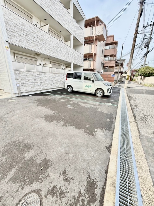 物件外観写真3　(駐車場)