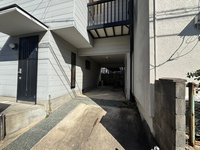 物件外観写真3　(駐車場)