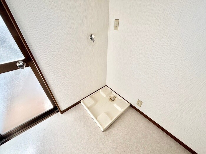 物件内観写真16　(洗濯機置場)