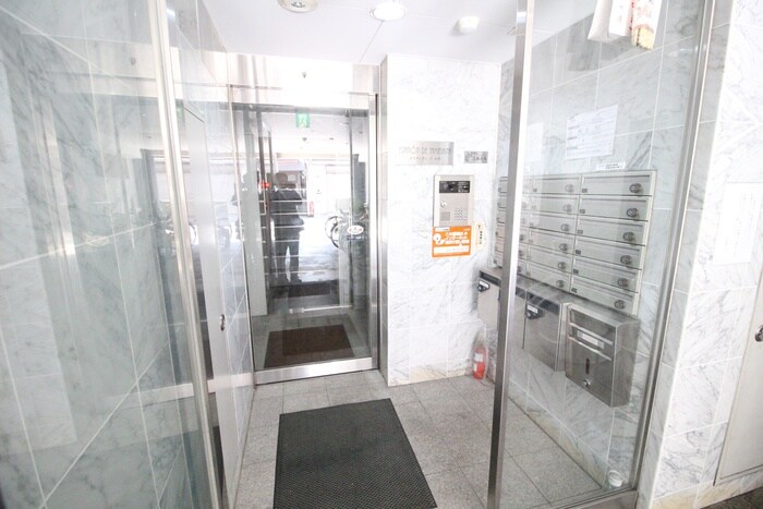 物件外観写真4　(エントランス部分)