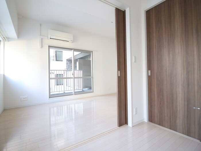 物件内観写真10　(居室)