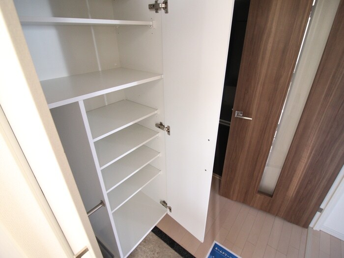 物件内観写真15　(靴箱)