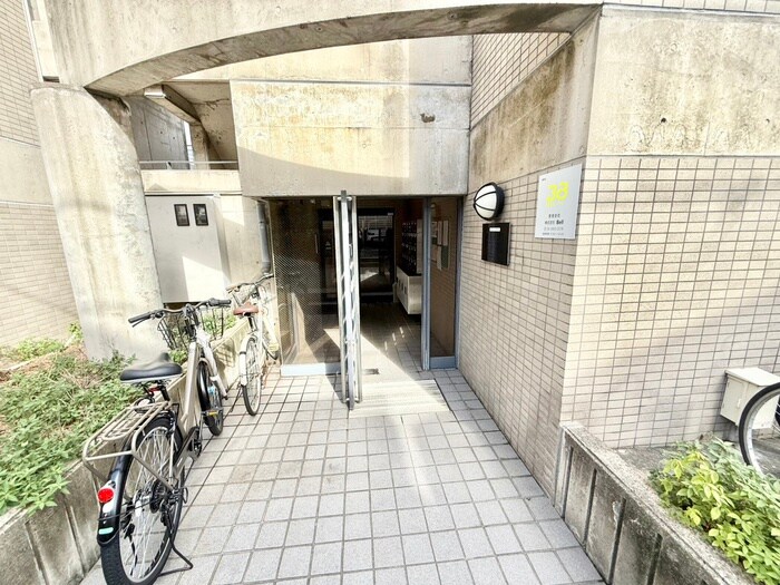 物件外観写真3　(エントランス部分)