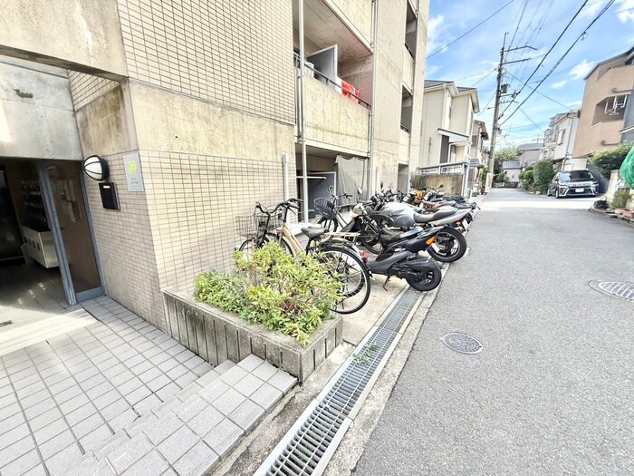 物件外観写真5　(駐輪場)