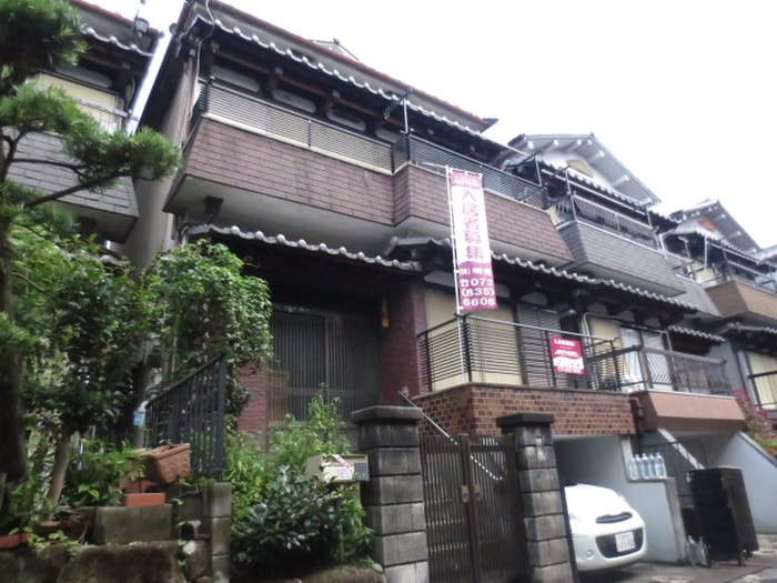 仁和寺本町５丁目戸建の物件外観写真