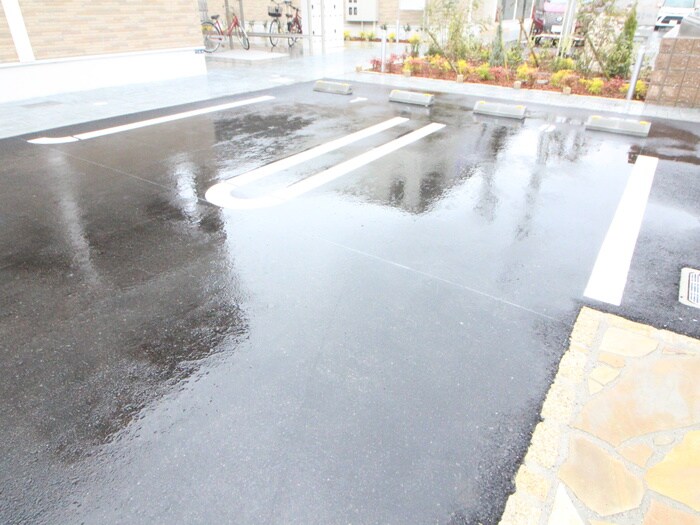 物件外観写真4　(駐車場)