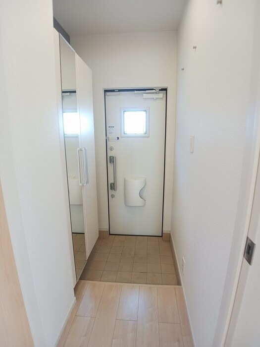 物件内観写真14　(玄関)