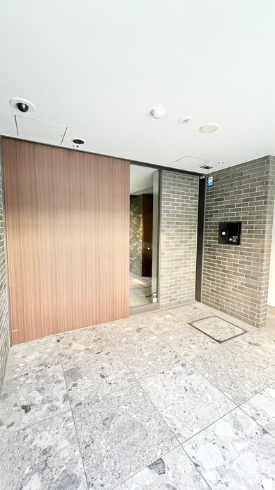 物件外観写真2　(エントランス部分)